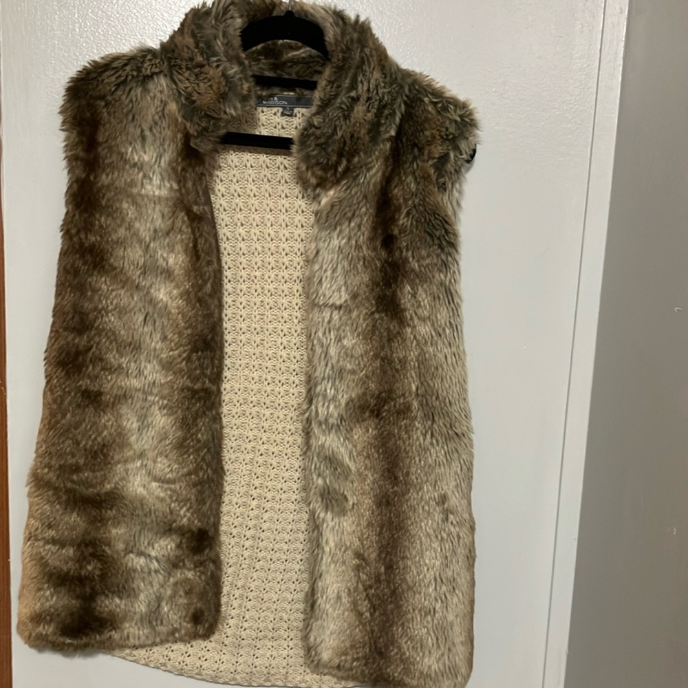 Chic Faux Fur Vest in Brown and Cream